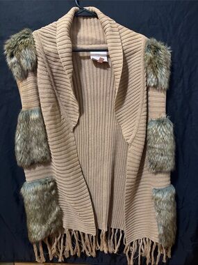 Romeo & Juliet Couture Tan Ribbed Open-Front Cardigan with Faux Fur Trim